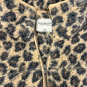abercrombie sherpa size extra small